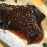 濃いめの煮汁で黒カレイの煮付け